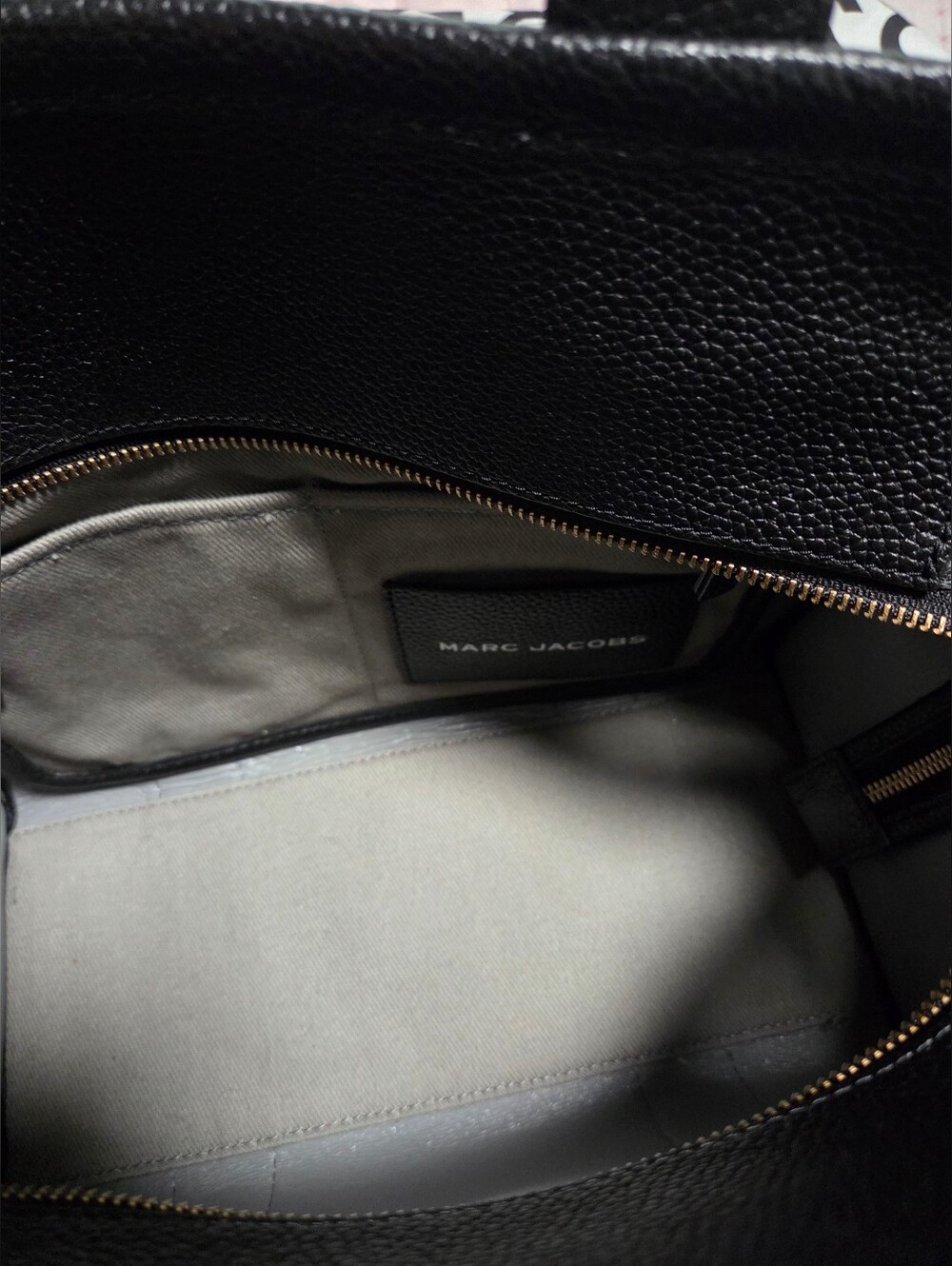 Marc Jacobs Medium Leather Tote Bag - Picture 9 of 14